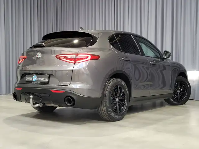 Alfa Romeo Stelvio view 9