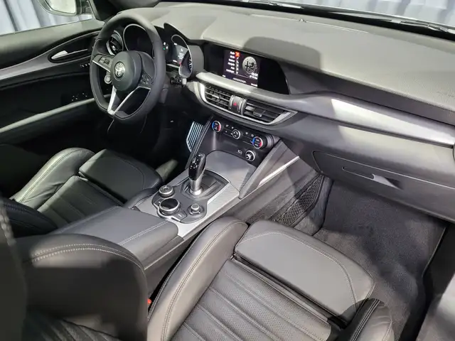 Alfa Romeo Stelvio view 10