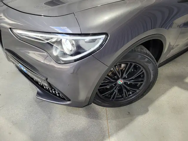 Alfa Romeo Stelvio view 6