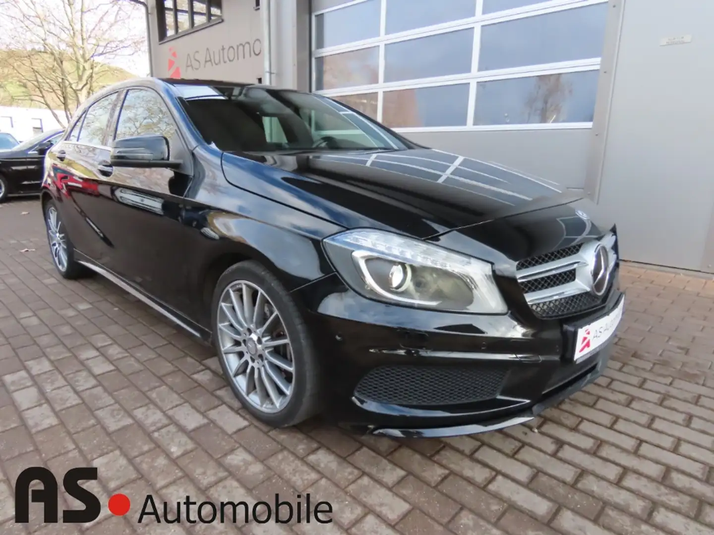 Mercedes-Benz A 200 AMG Line 2.Hd*Bi-Xenon*PDCv+h*8-fach ber. Schwarz - 1