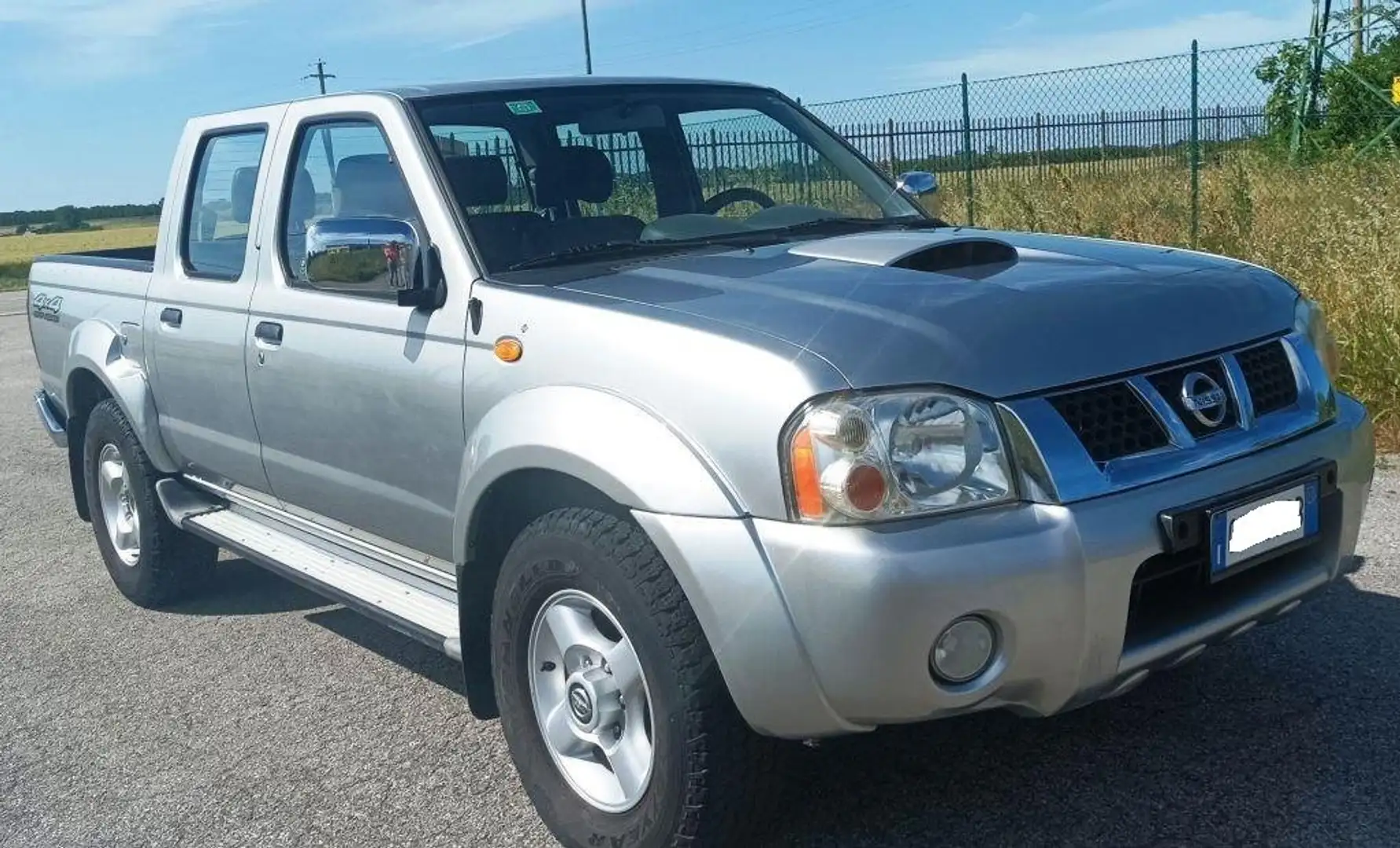 Nissan Navara Gris - 1