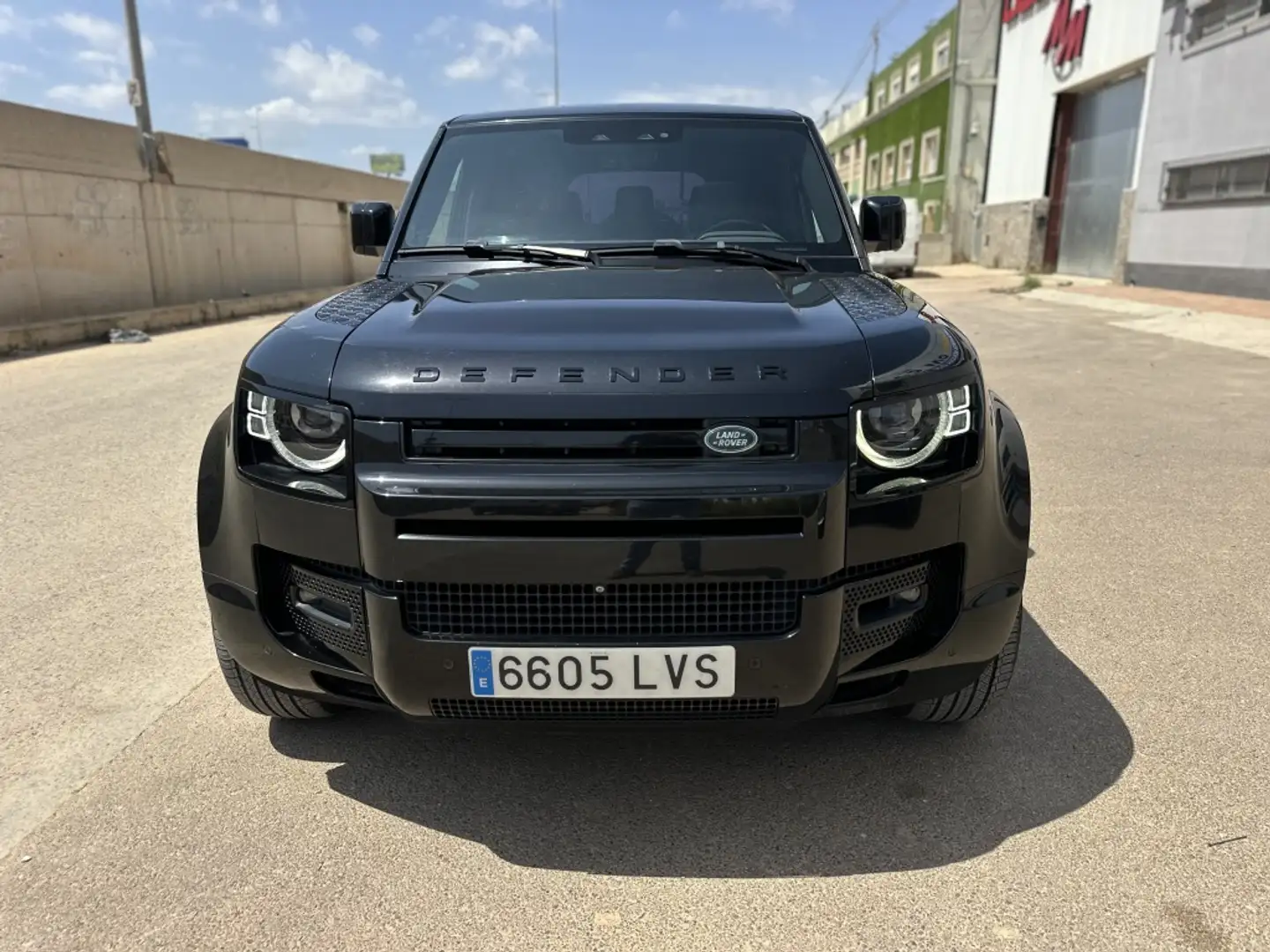 Land Rover Defender 130 3.0D l6 MHEV X- Dynamic HSE AWD Aut. 250 Schwarz - 2