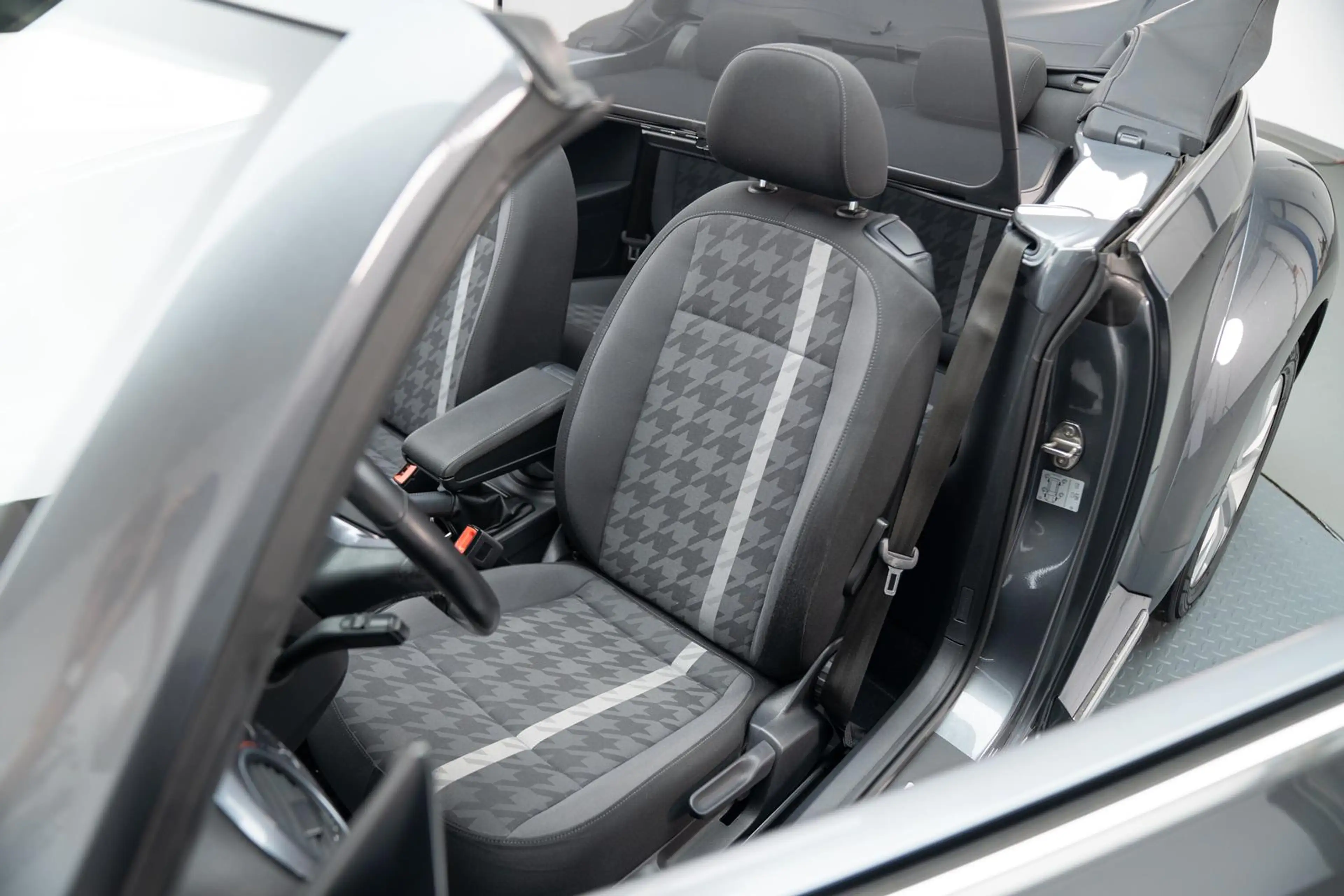 Volkswagen Beetle Design 1.4*1.HAND*BI-XENON*APPCONNECT*AHK* — photo 15