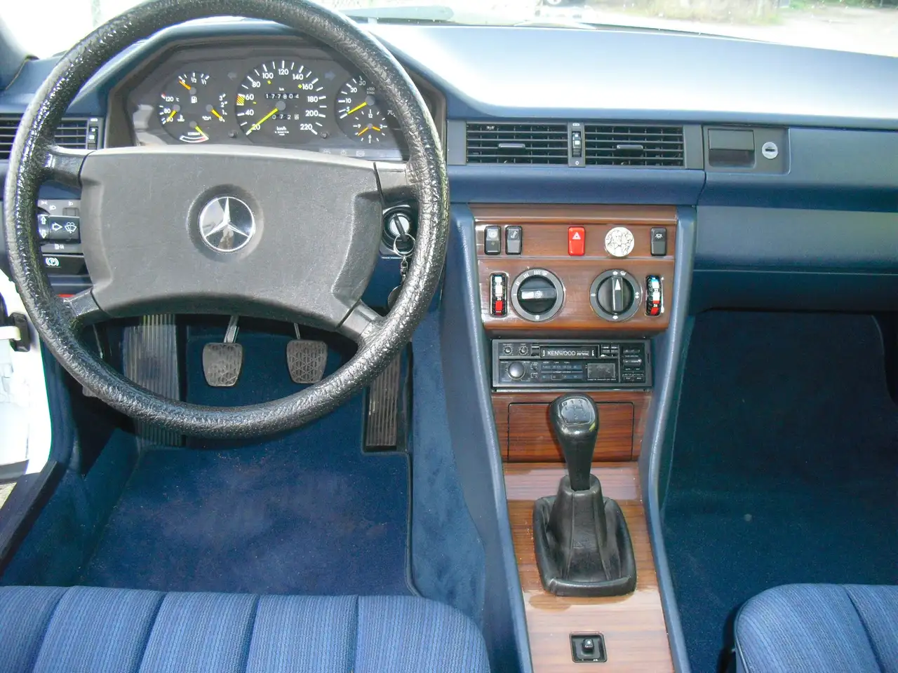 Mercedes-Benz E 200 E-Klasse,W124, Schalter 4Gang,H-Zulassung, foto 7