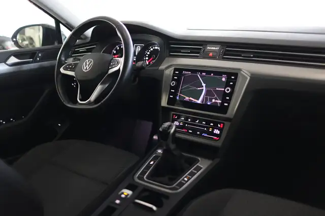 Volkswagen Passat view 8