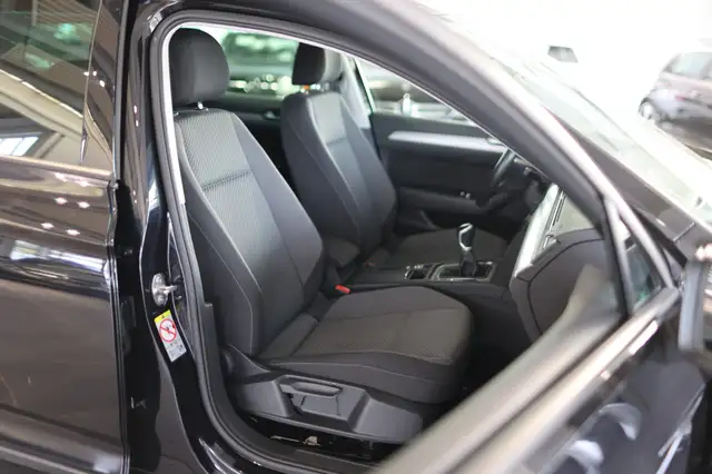 Volkswagen Passat view 12