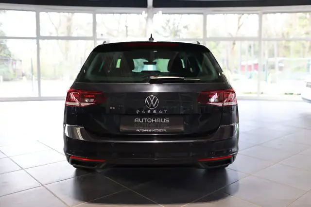 Volkswagen Passat view 5