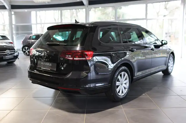 Volkswagen Passat view 6