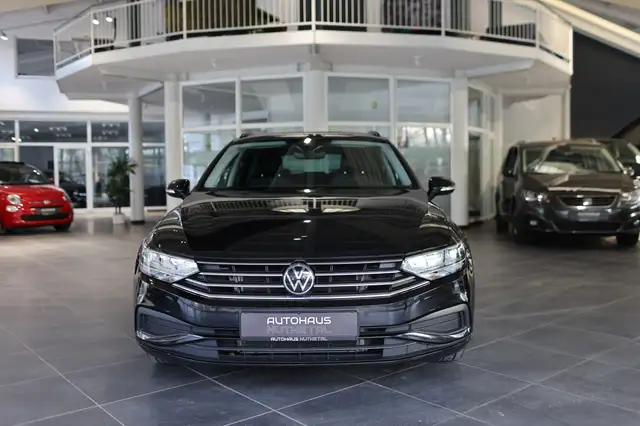Volkswagen Passat view 2