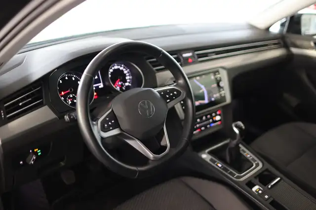 Volkswagen Passat view 10