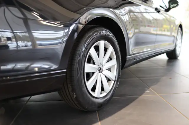 Volkswagen Passat view 7