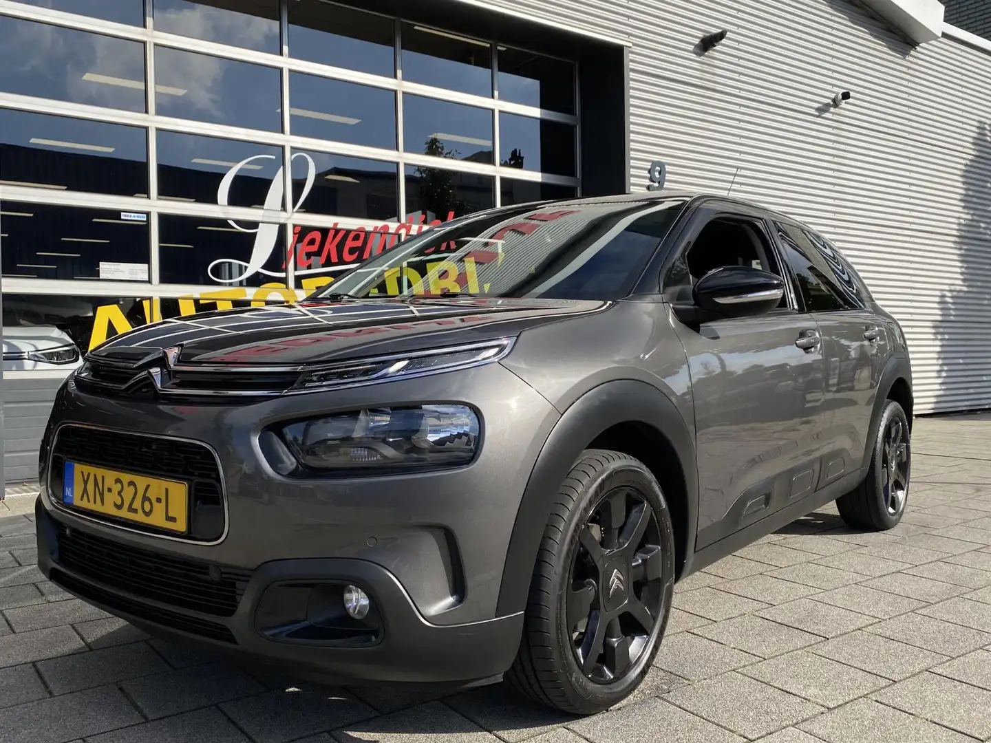 Citroen C4 Cactus 1.2 PureTech Shine - Navigatie / Apple CarPlay I A Gris - 1