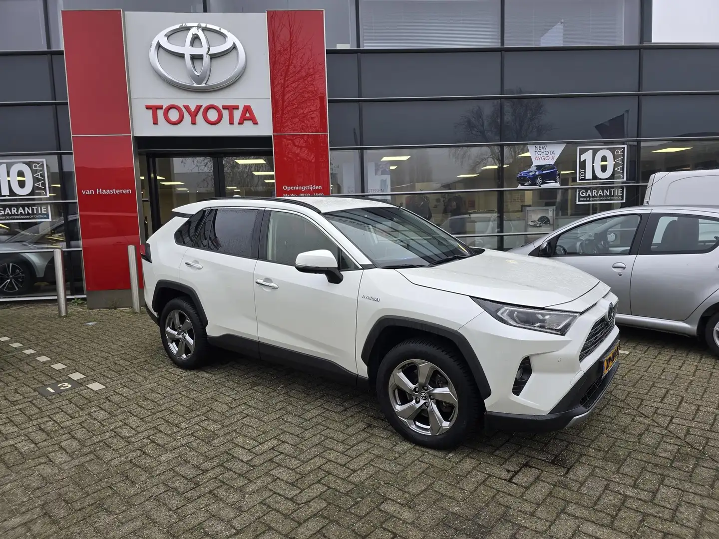 Toyota RAV 4 2.5 Hybrid 218pk CVT Executive Wit - 2
