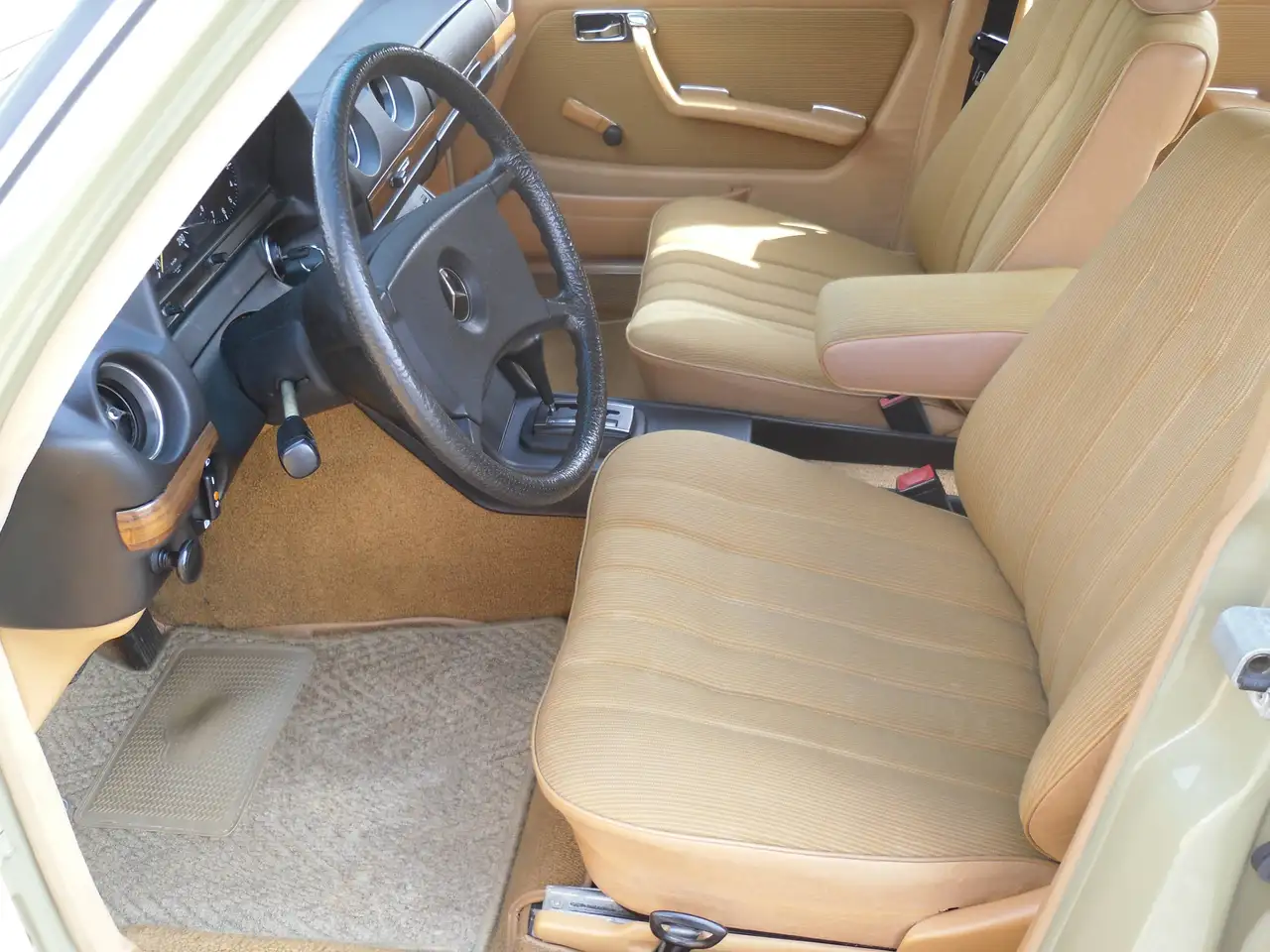 Mercedes-Benz 200 W123 Automatik - restauriert, foto 5