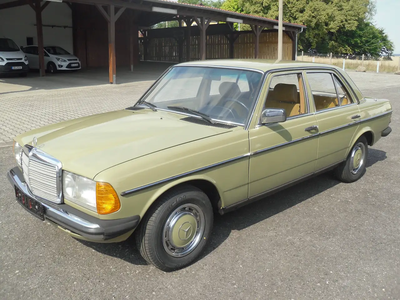 Mercedes-Benz 200 W123 Automatik - restauriert, foto 1