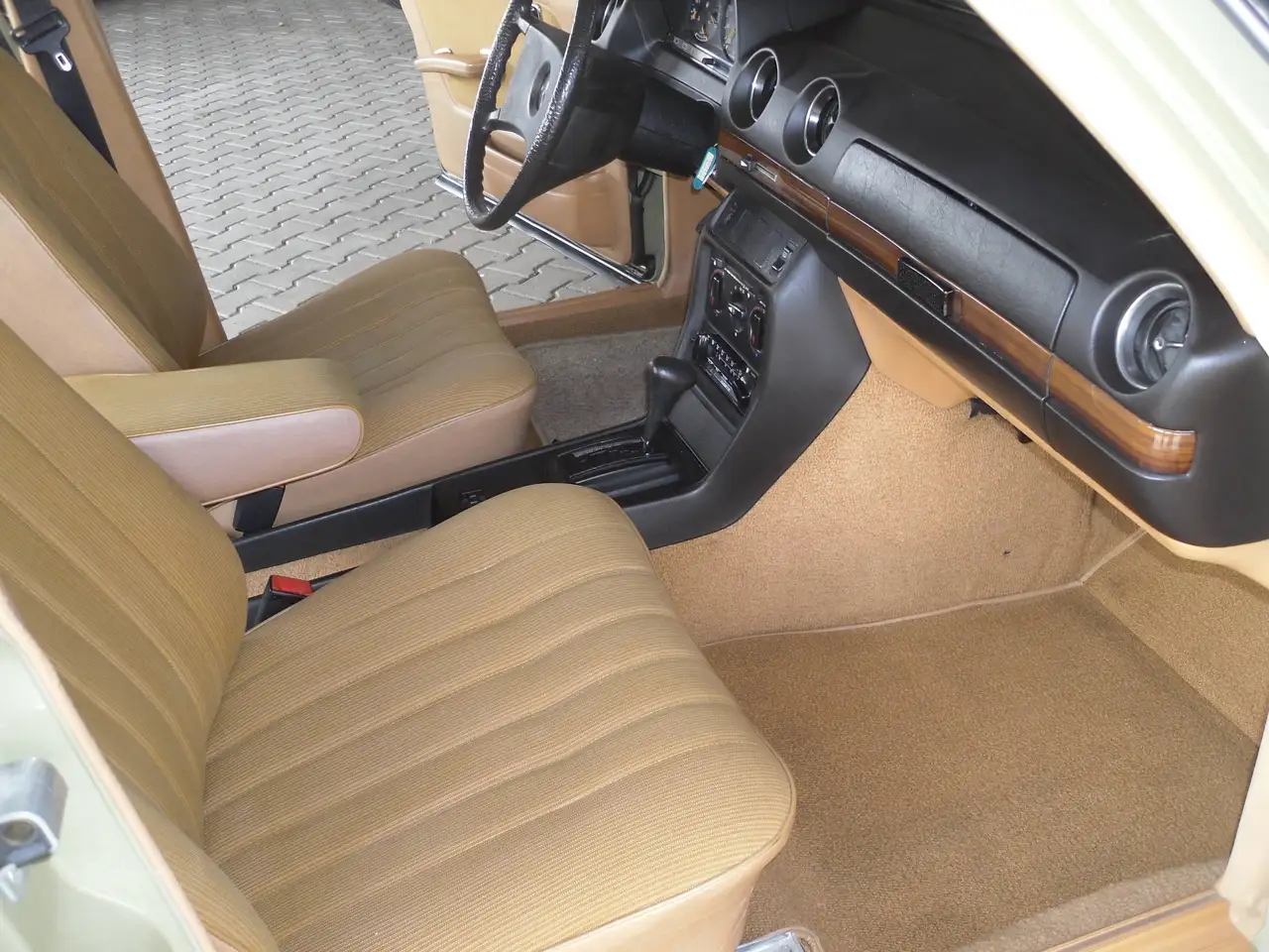 Mercedes-Benz 200 W123 Automatik - restauriert, foto 6