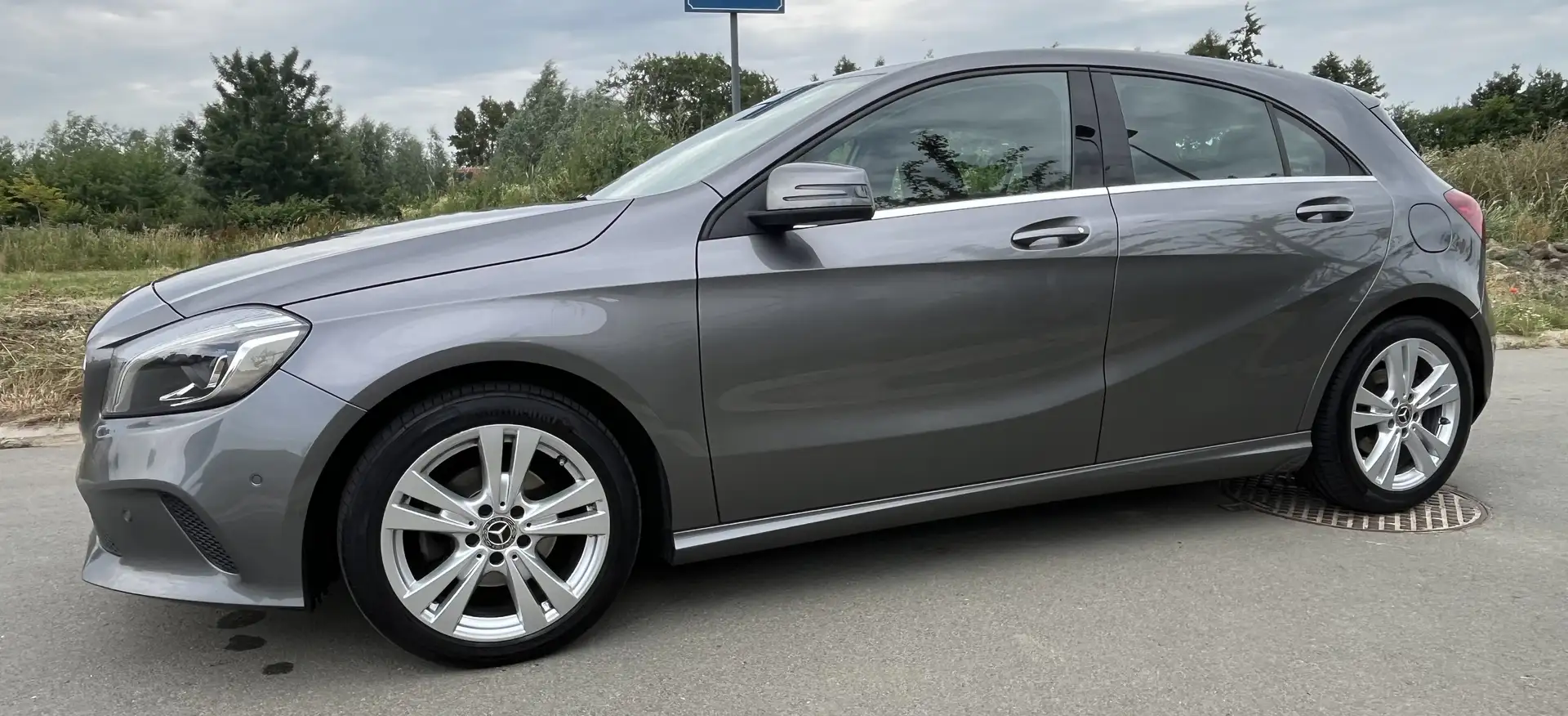 Mercedes-Benz A 180 d 7G-DCT Urban Gris - 2