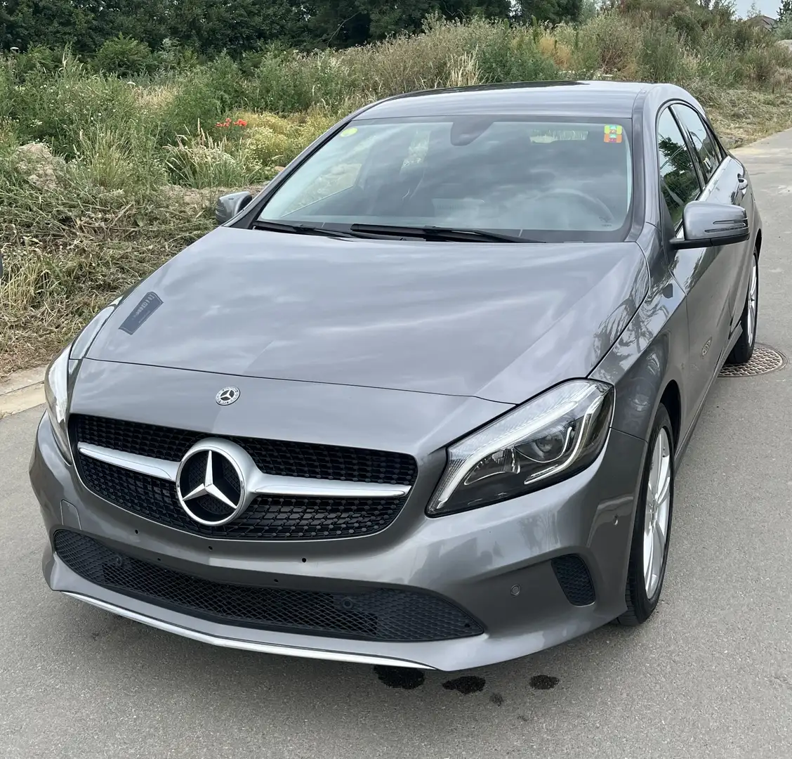 Mercedes-Benz A 180 d 7G-DCT Urban Gris - 1