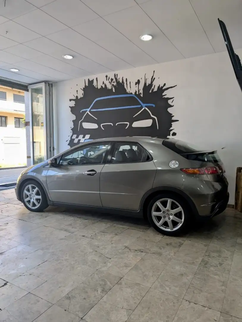 Honda Civic 2.2i-CTDI Comfort Gris - 2