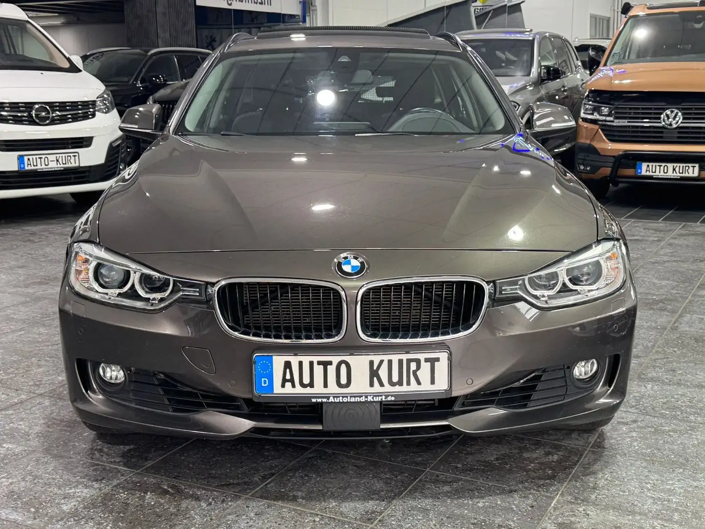 BMW 330 dA xDrive*Navi*HUD*Pano*AHK*Leder*Xenon Braun - 2