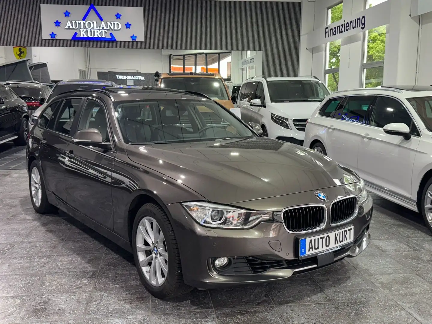 BMW 330 dA xDrive*Navi*HUD*Pano*AHK*Leder*Xenon Braun - 1