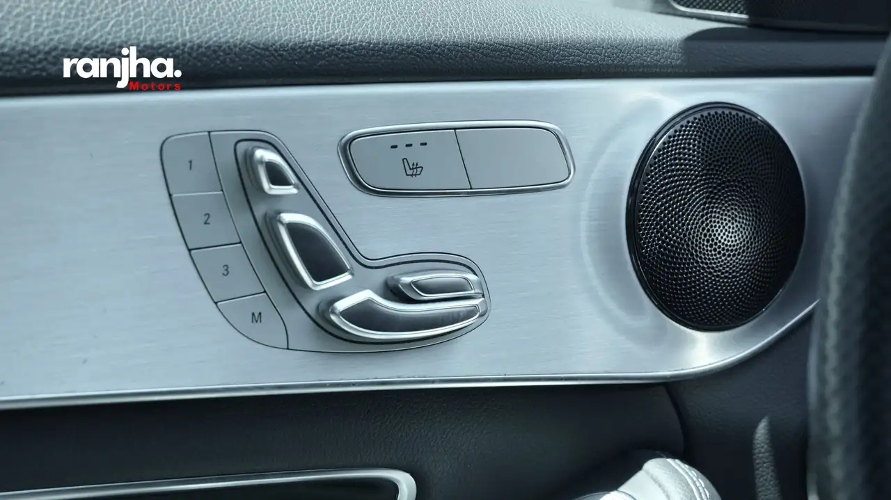 Mercedes-Benz C-Class снимка Mercedes-Benz C-Class