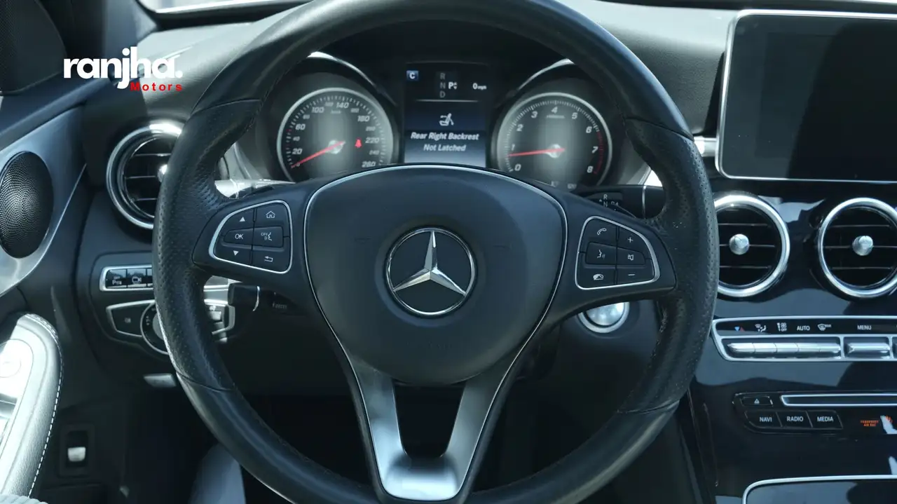 Mercedes-Benz C-Class снимка Mercedes-Benz C-Class