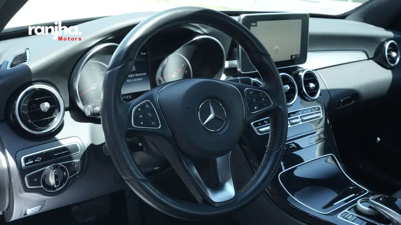 Mercedes-Benz C-Class снимка Mercedes-Benz C-Class