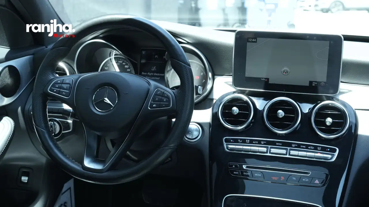 Mercedes-Benz C-Class снимка Mercedes-Benz C-Class