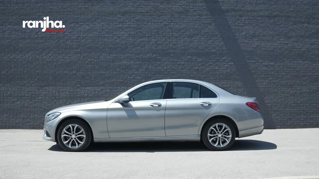 Mercedes-Benz C-Class снимка Mercedes-Benz C-Class