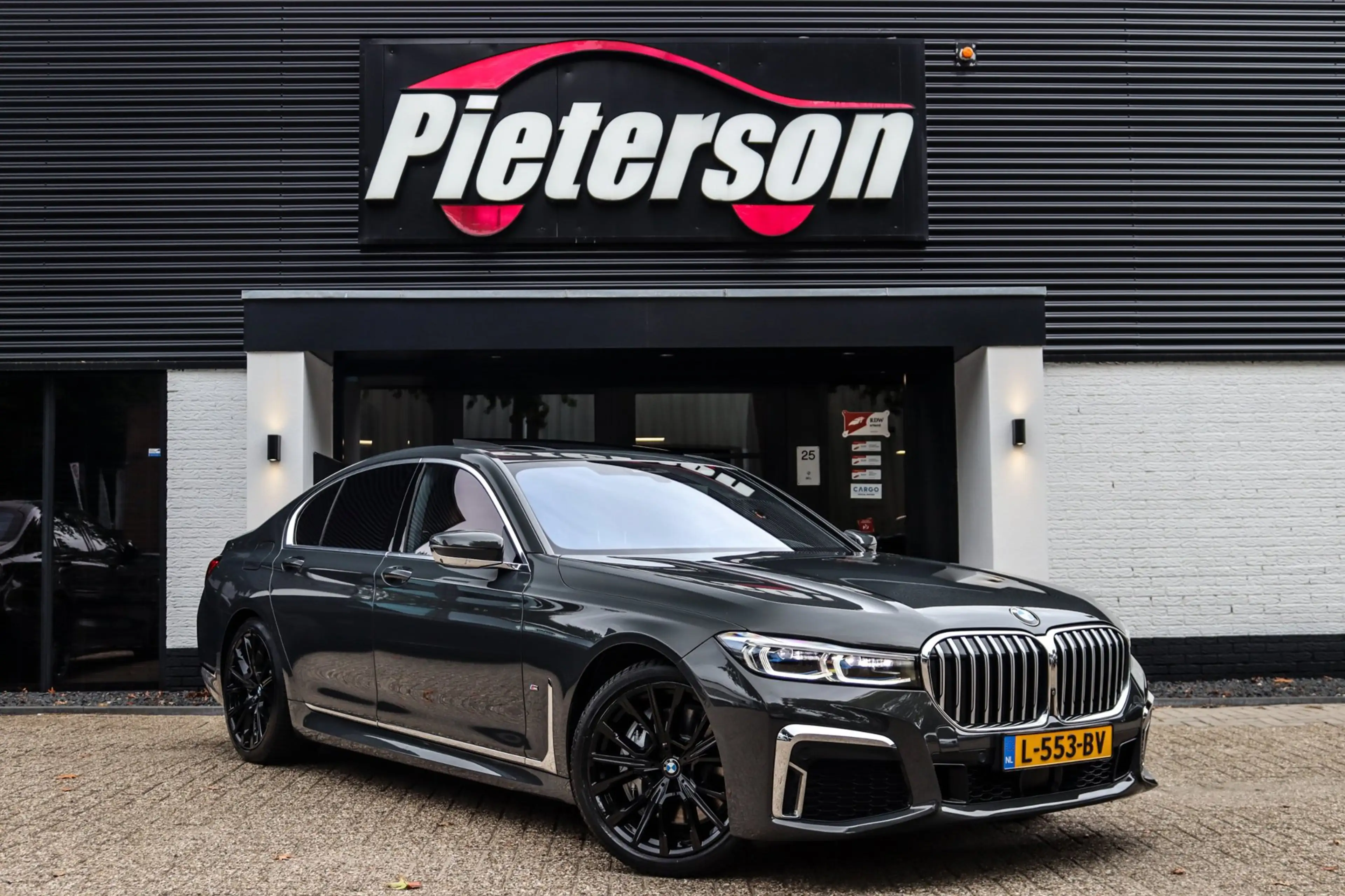 BMW 745 7-serie 745e M-Pakket BTW! PANO NAP HUD H&K LASER