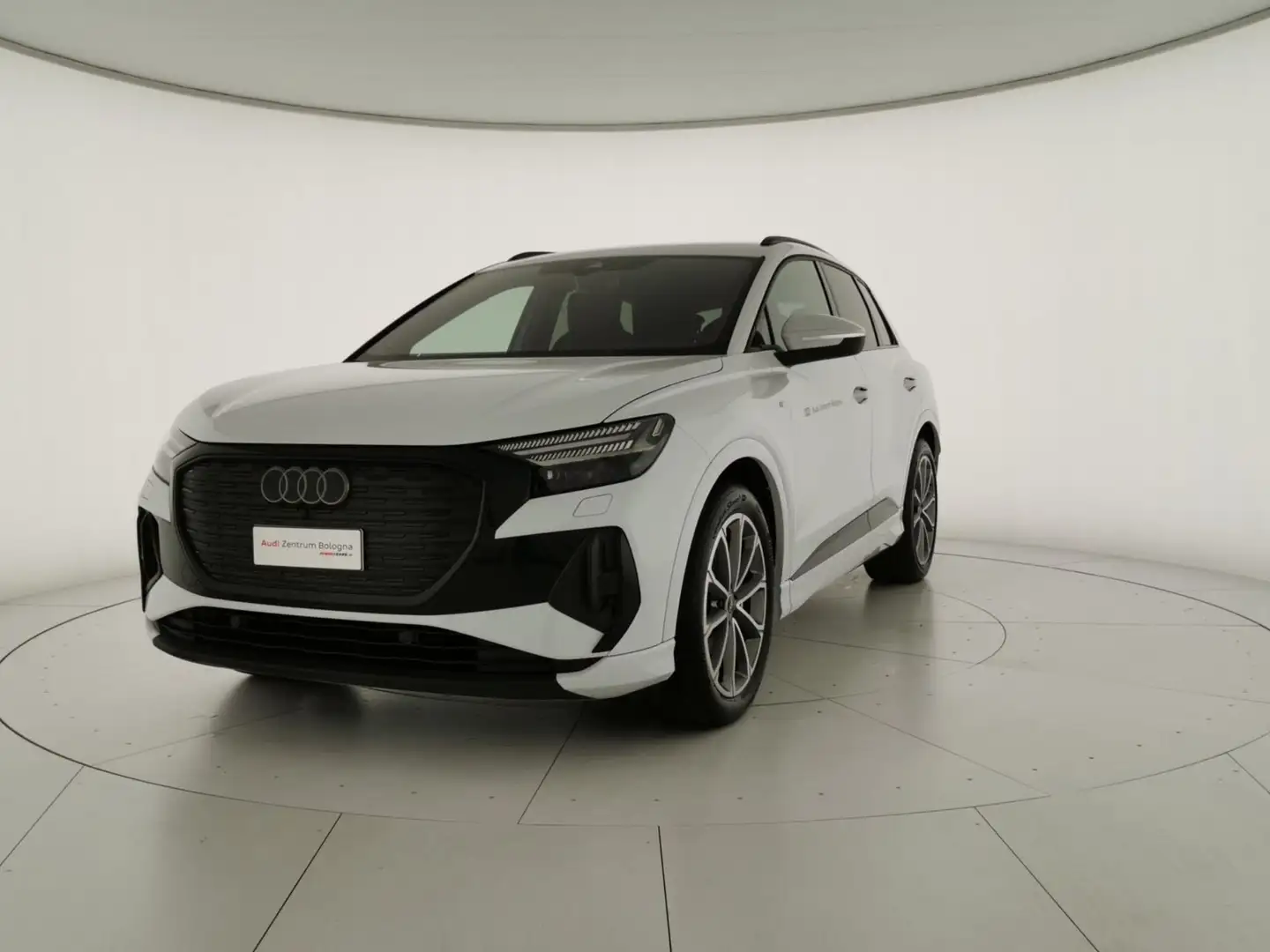 Audi Q4 e-tron Q4 45 e-tron quattro S line edition Bianco - 1