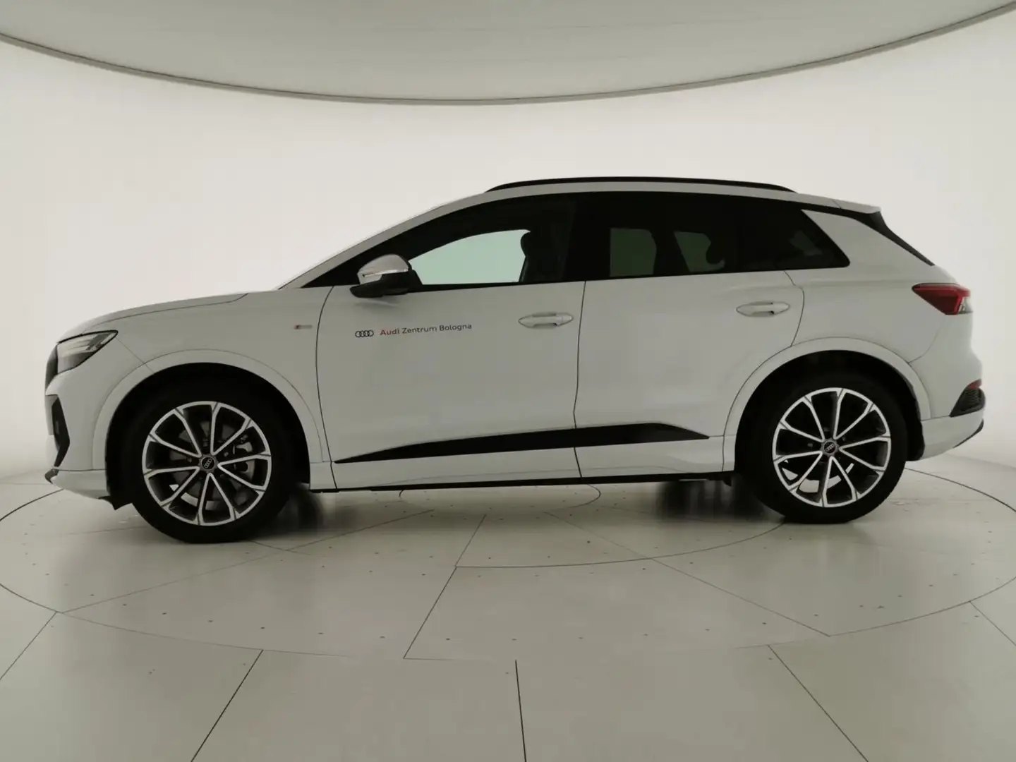 Audi Q4 e-tron Q4 45 e-tron quattro S line edition Bianco - 2