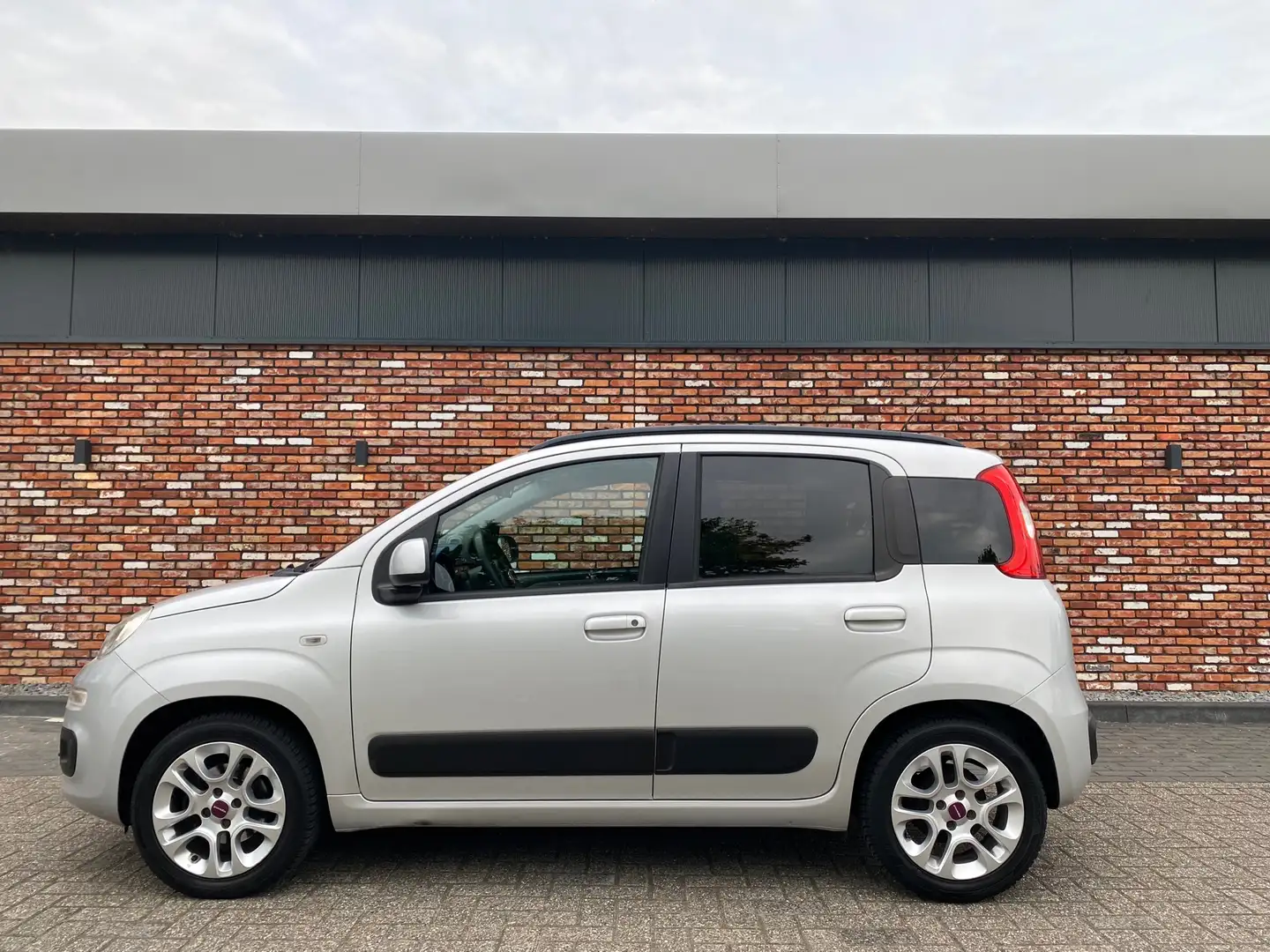 Fiat Panda 0.9 TwinAir Lounge Automaat Trekhaak Lm Velgen! Gris - 2