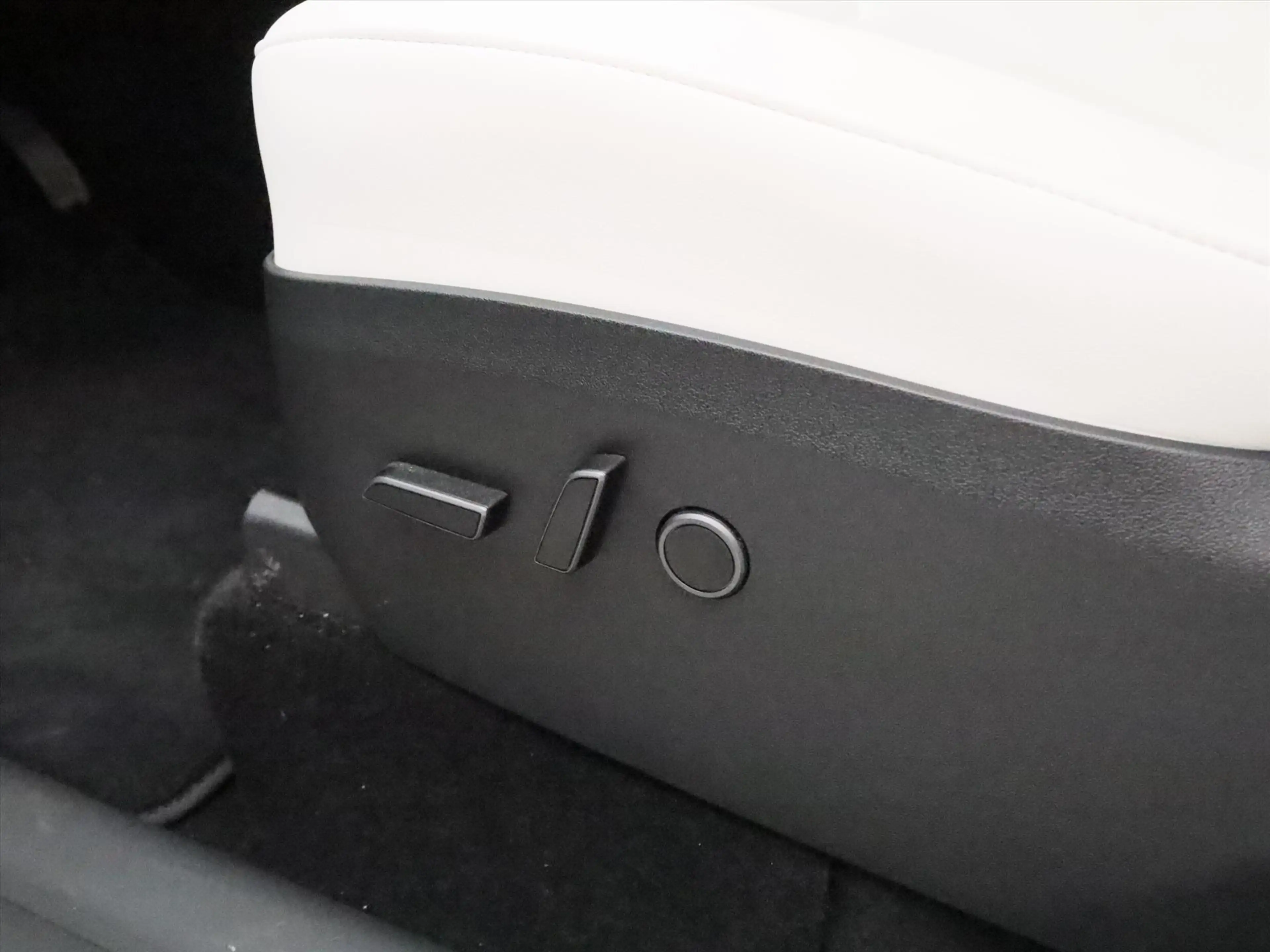 Tesla Model Y Long Range AWD 75kWh 351pk 94.1% SoH [ WIT LEDER+A — photo 16