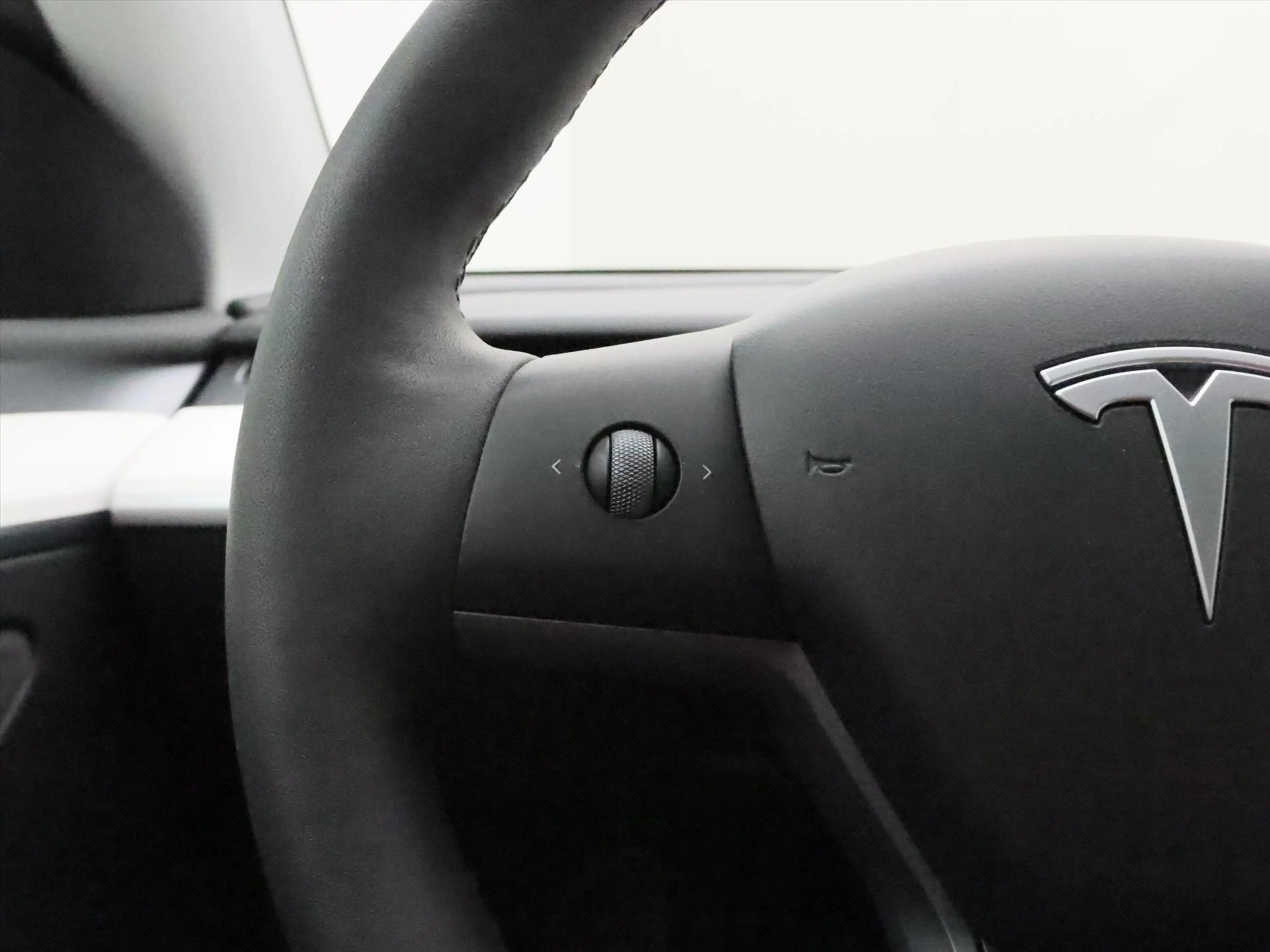 Tesla Model Y Long Range AWD 75kWh 351pk 94.1% SoH [ WIT LEDER+A — photo 18