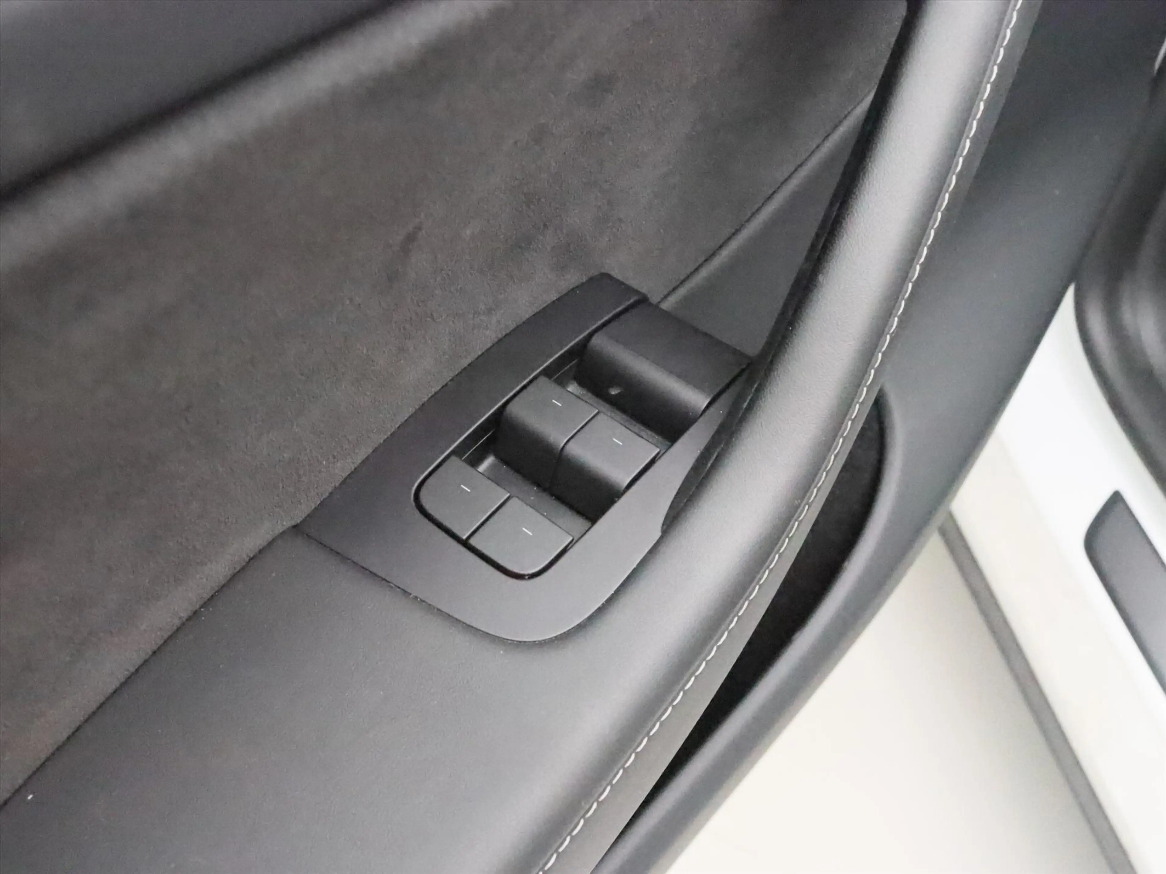 Tesla Model Y Long Range AWD 75kWh 351pk 94.1% SoH [ WIT LEDER+A — photo 30