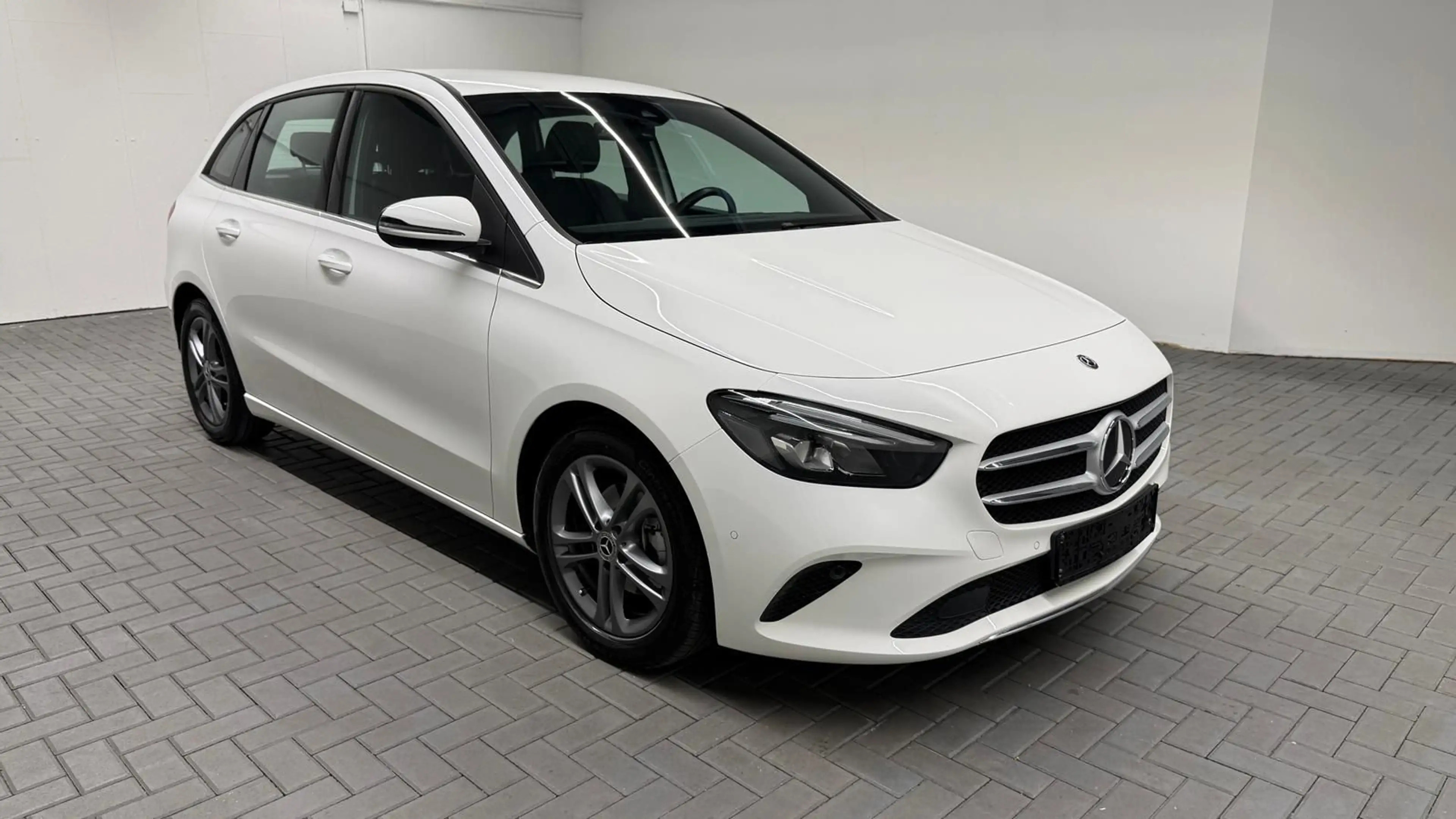 Mercedes-Benz B 180 Style LED/Navi/SHZ/Kam/Parkass./GRA/17-LM — photo 6