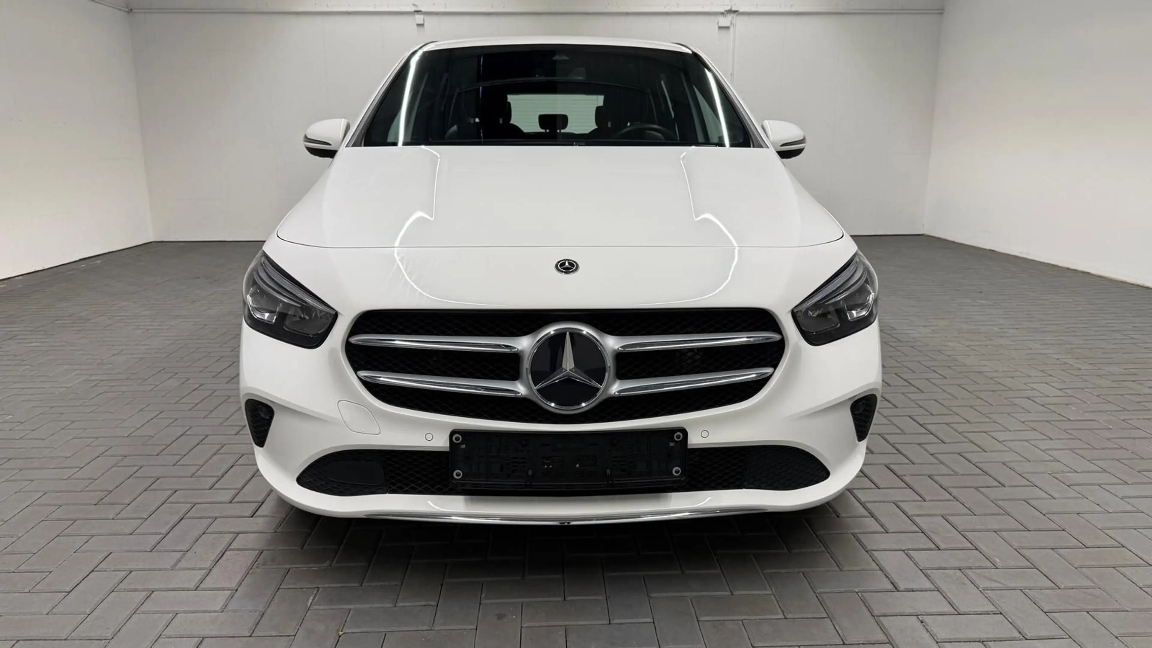 Mercedes-Benz B 180 Style LED/Navi/SHZ/Kam/Parkass./GRA/17-LM — photo 11