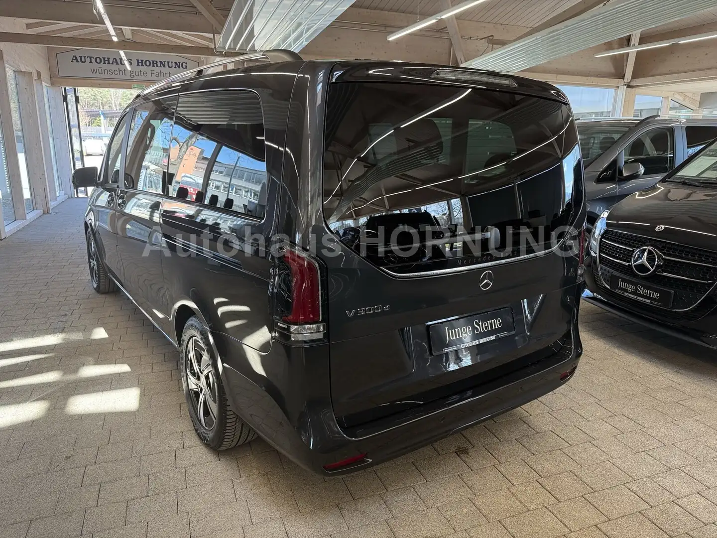 Mercedes-Benz V 300 V 300 d*STYLE*MULTIBEAM*DISTRONIC*AHK2,5T*7-SITZ Gris - 2