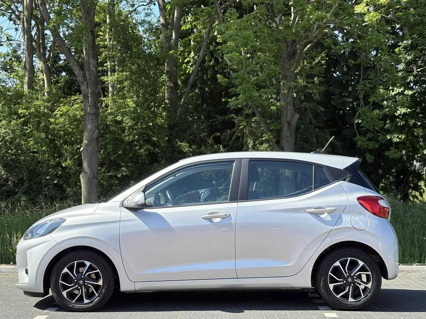 Hyundai i10 5drs 1.0 67 PK Comfort Smart | Geïntegreerde navig Grijs - 2