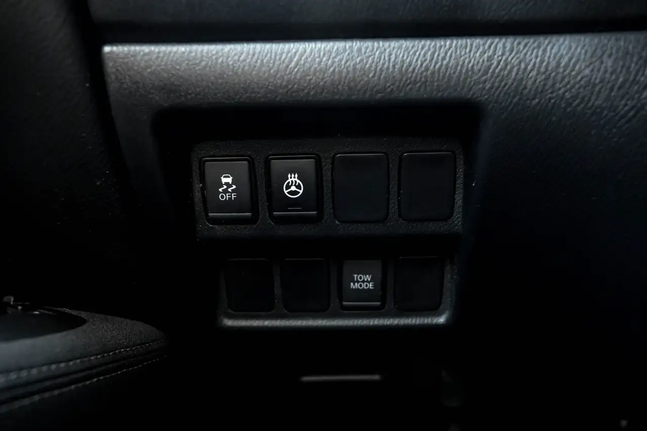 Nissan Pathfinder снимка Nissan Pathfinder