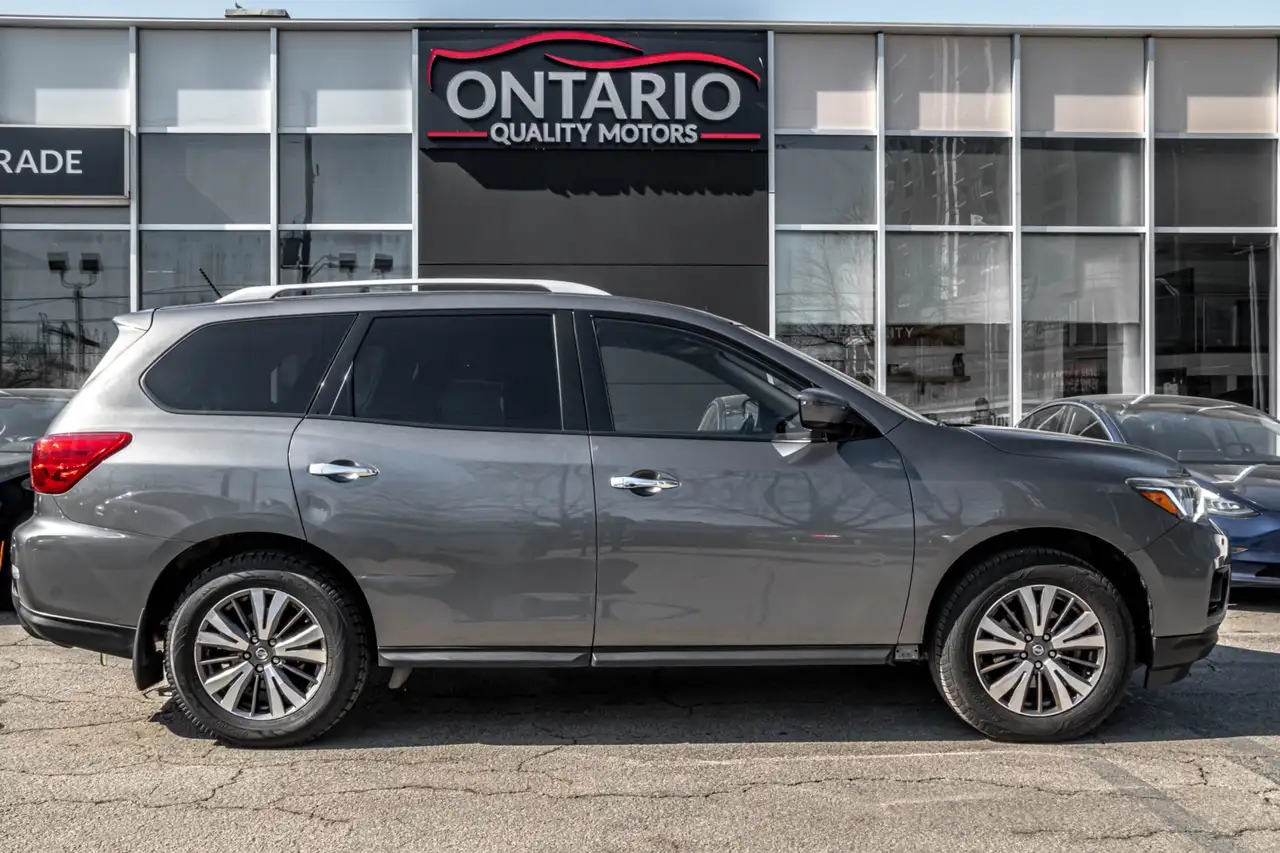 Nissan Pathfinder снимка Nissan Pathfinder