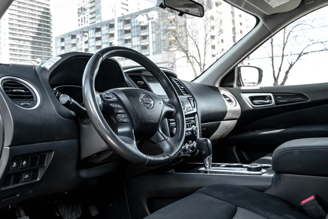 Nissan Pathfinder снимка Nissan Pathfinder