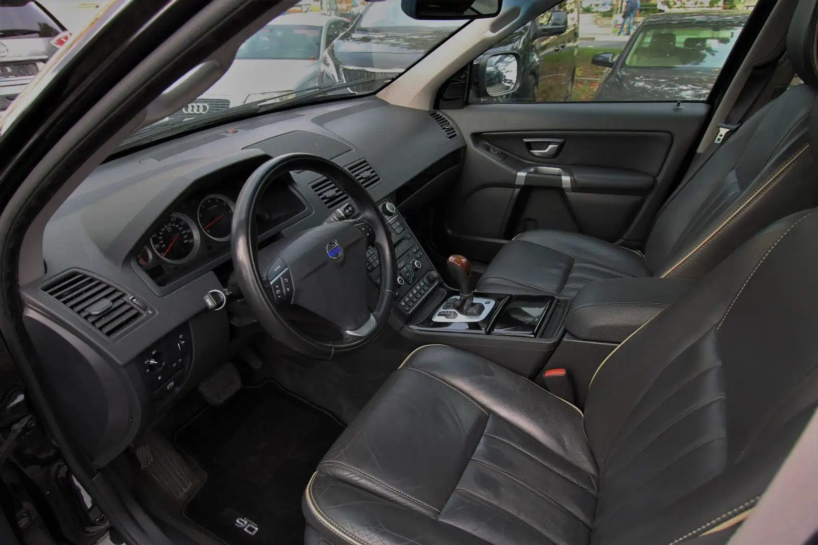 Volvo XC90 3.2 Benzin Momentum Xenon Leder 7Sitzer Tel Schwarz - 2