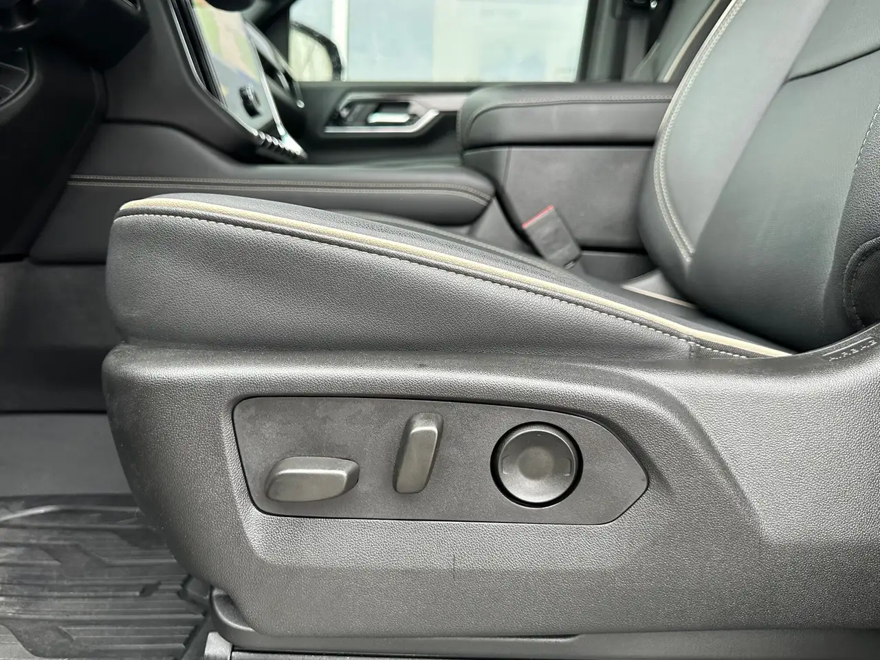 GMC Yukon снимка GMC Yukon