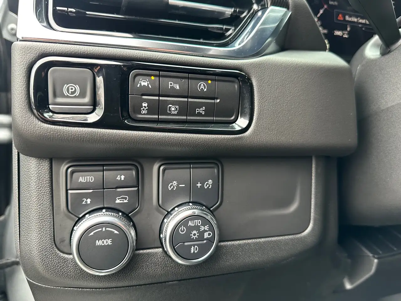 GMC Yukon снимка GMC Yukon