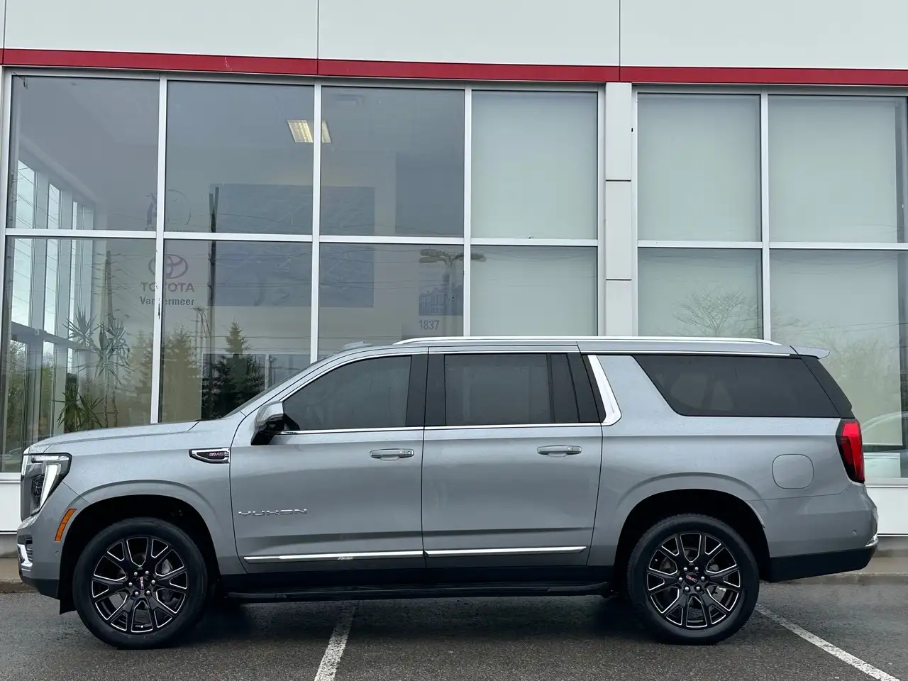 GMC Yukon снимка GMC Yukon