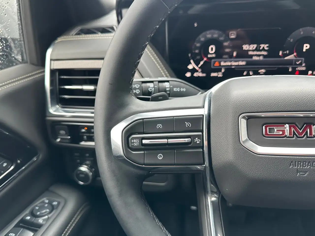 GMC Yukon снимка GMC Yukon
