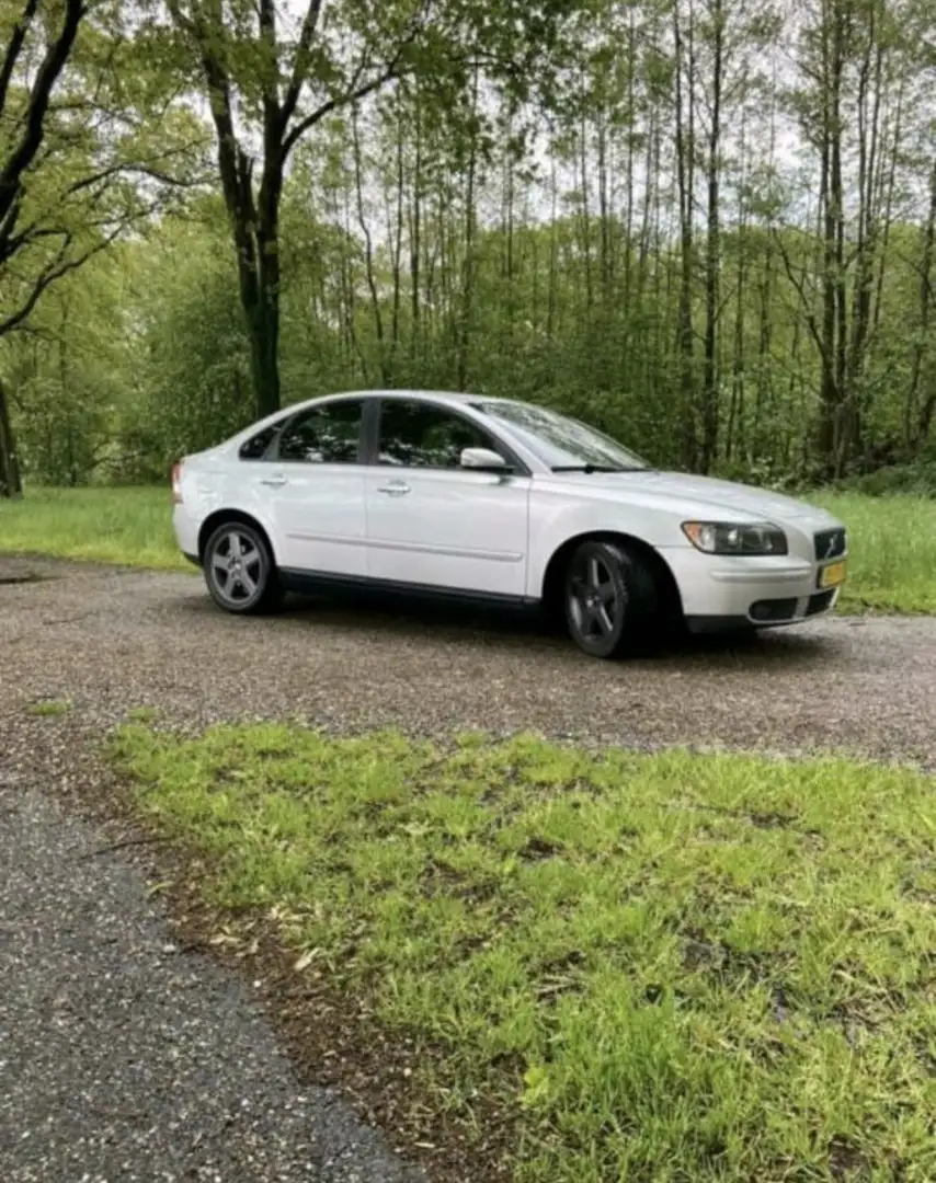 Volvo S40 2.4 Momentum Gris - 1
